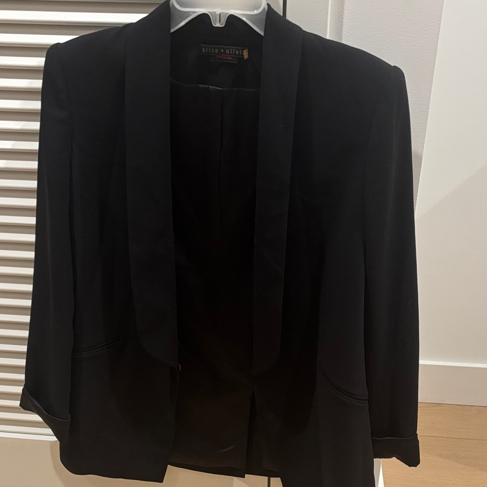 Alice + Olivia Elegant Black Blazer